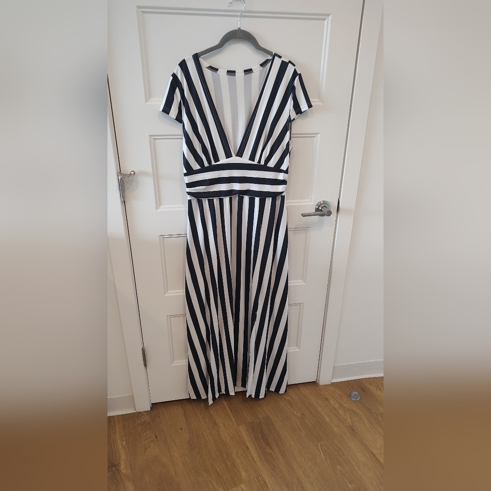SHEIN Statement Maxi Dress with Bold Stripes